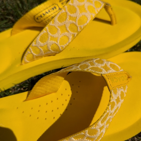 Authentic COACH Flip Flop Sandle 8 1/2 - Picture 3 of 6